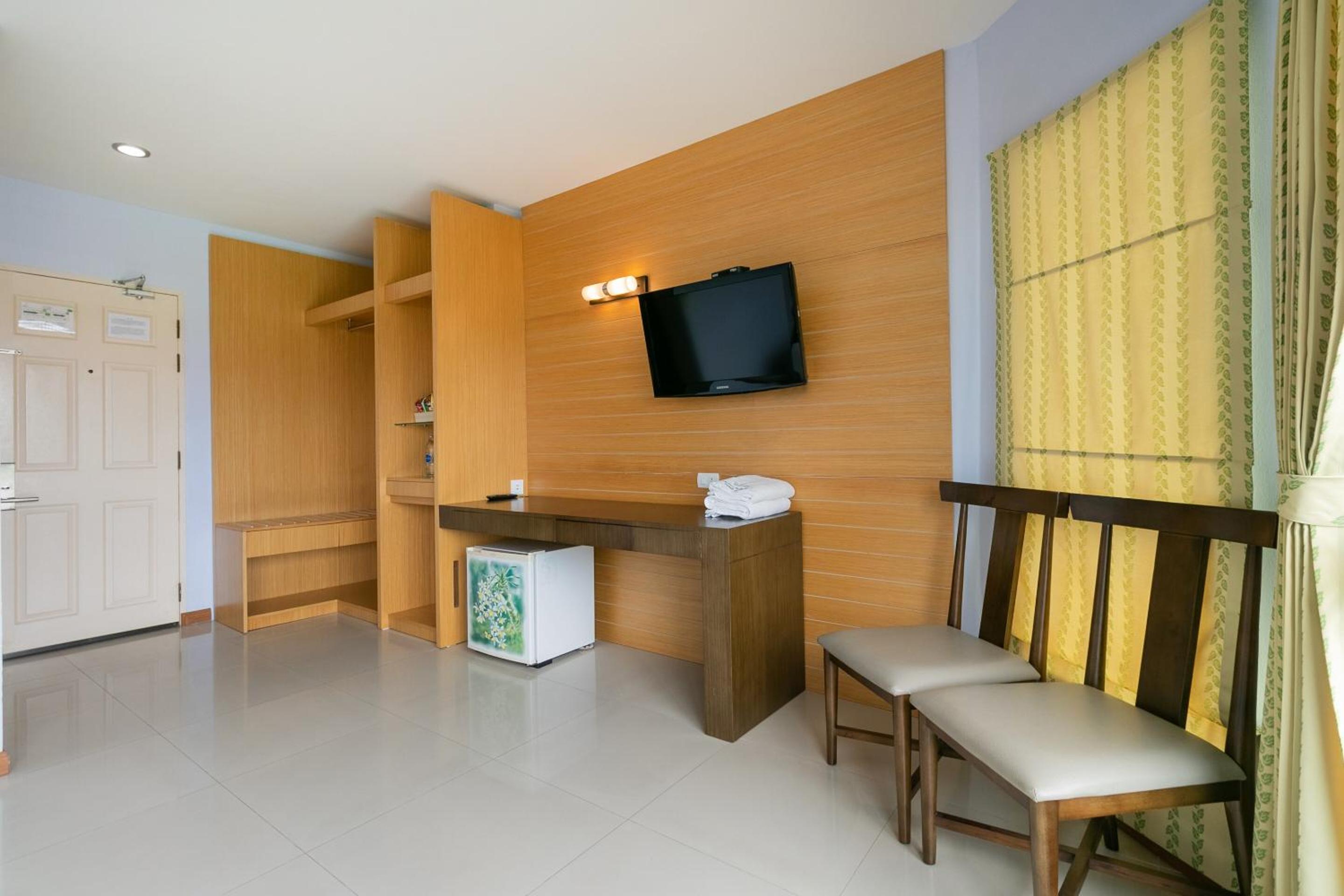 Goldenbeach Boutique Resort 58/68