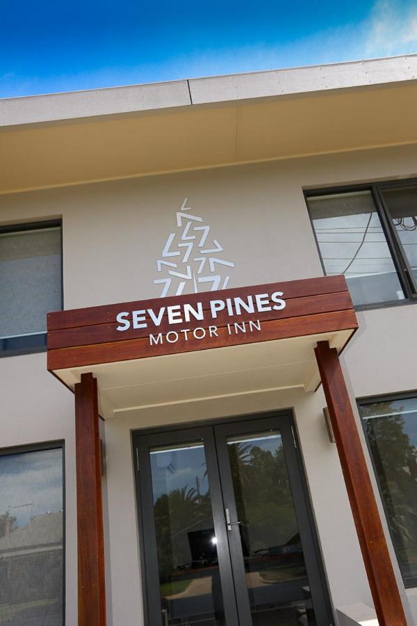 Seven Pines Motor Inn 3/22