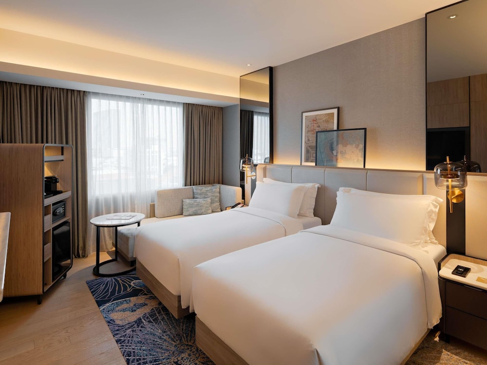 EXECUTIVE, TWIN BEDS