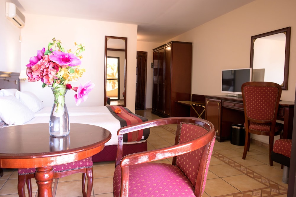 Ocean Bay Hotel and Resort 33/56