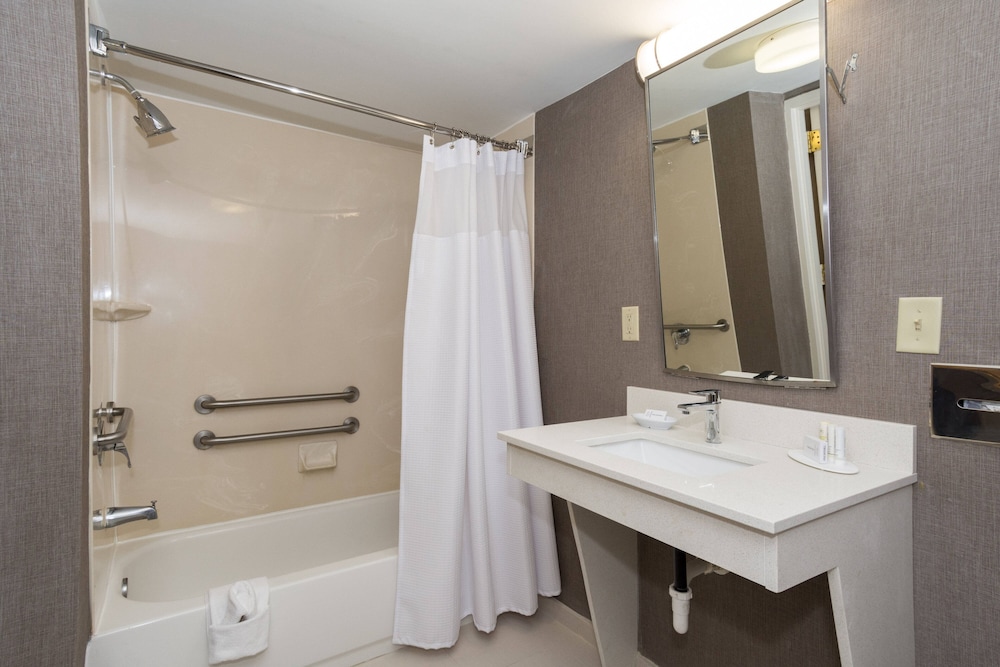 SpringHill Suites by Marriott Charlotte Concord Mills Spdwy 7/36