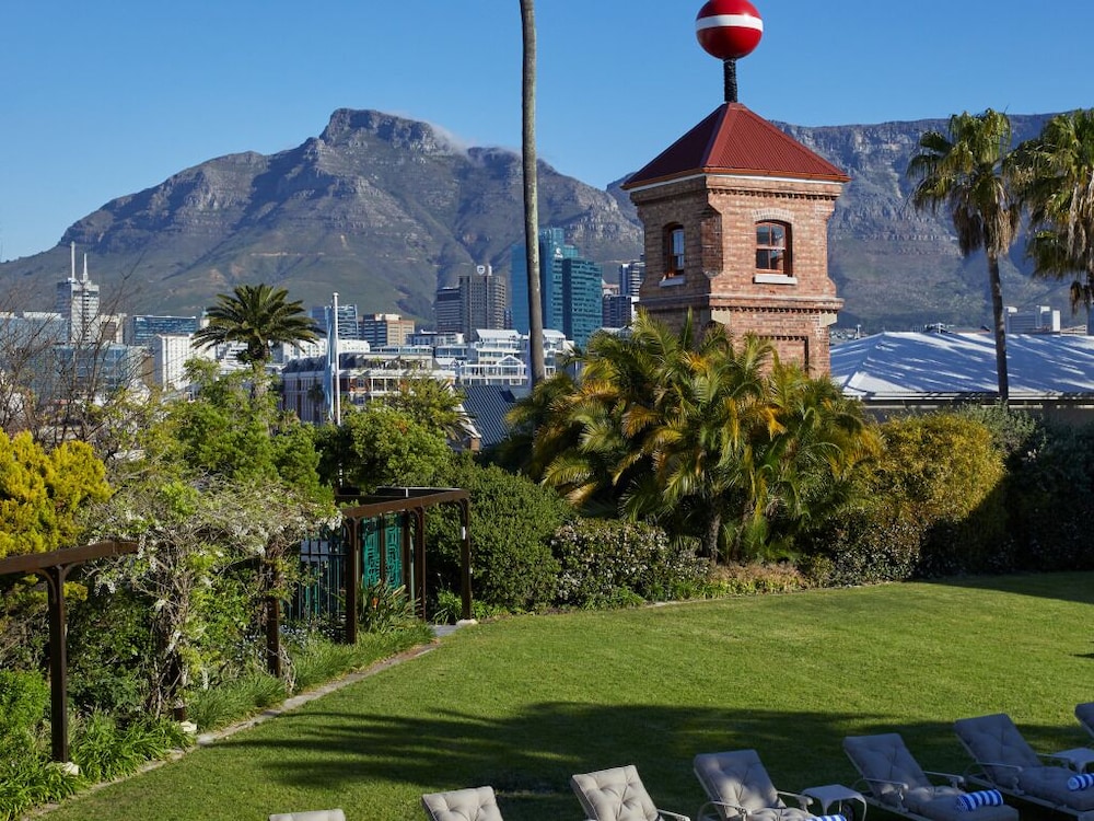 Dock House Boutique Hotel 42/49