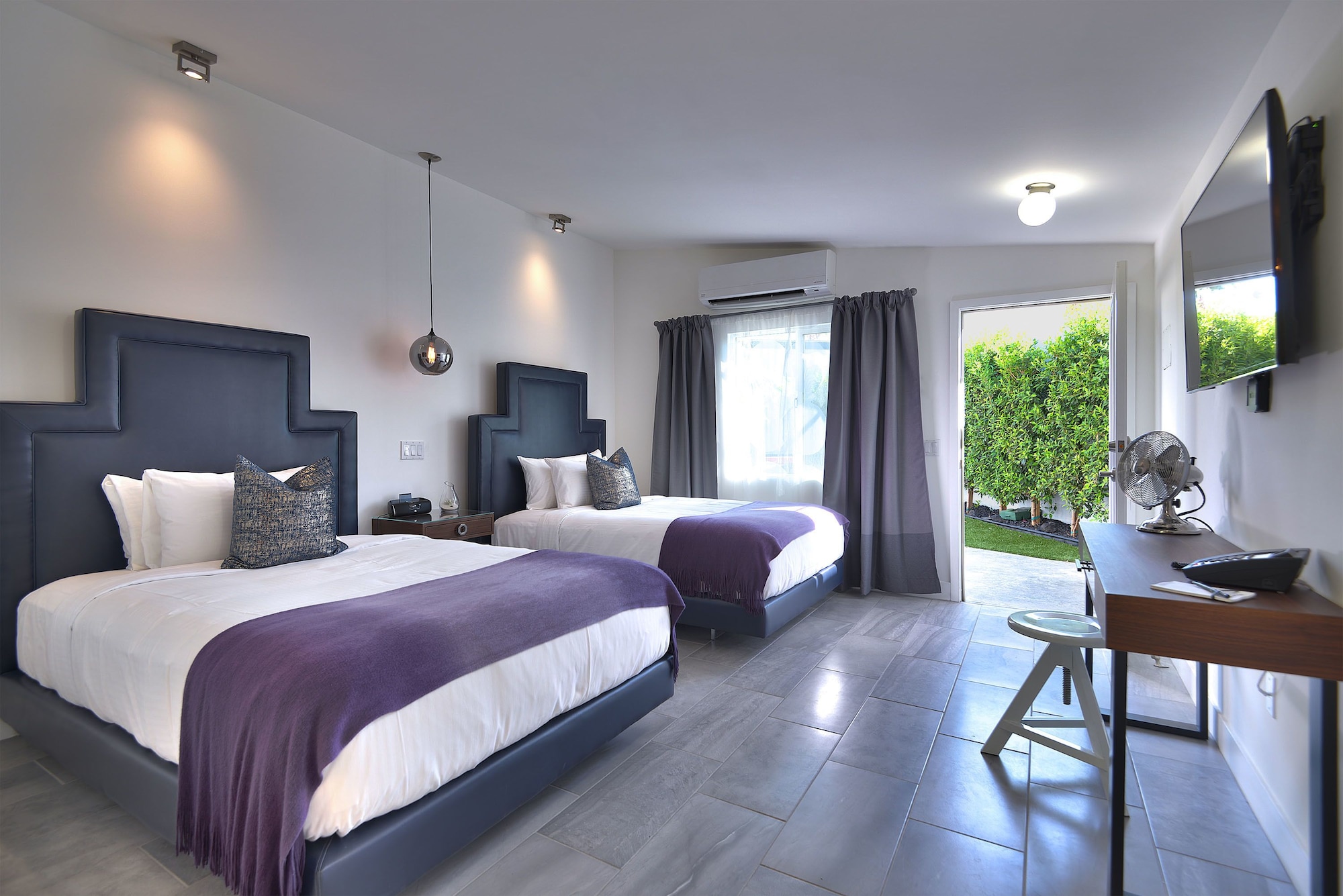 STANDARD, 2 DOUBLE BEDS