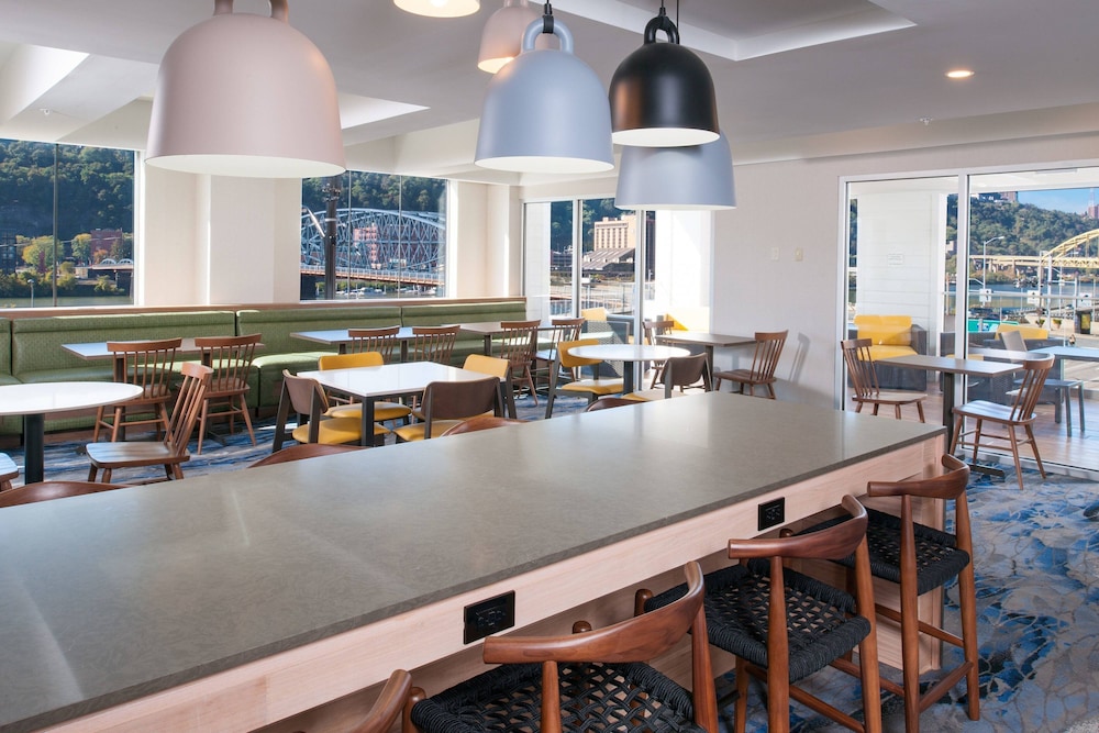 Fairfield Inn & Suites By Marriott Pittsburgh Downtown 23/24