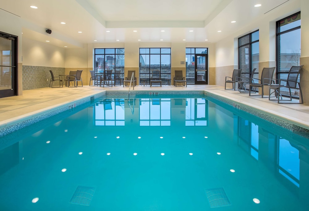 Hampton Inn & Suites Newport-Cincinnati 21/44