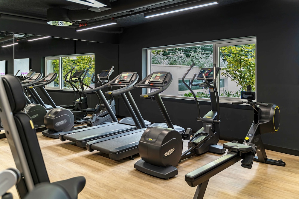 YOTEL Porto, Select by Hilton 24/48