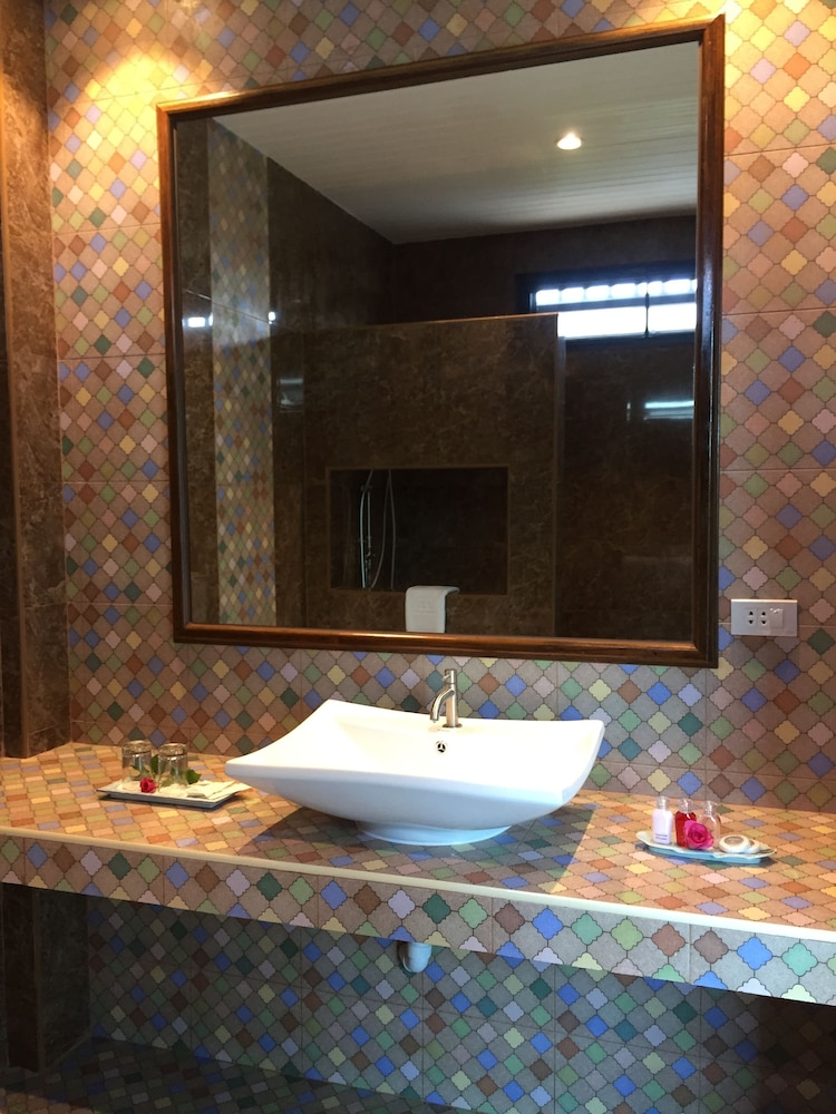 Phetcharat Grand Hotel Maesot 47/50