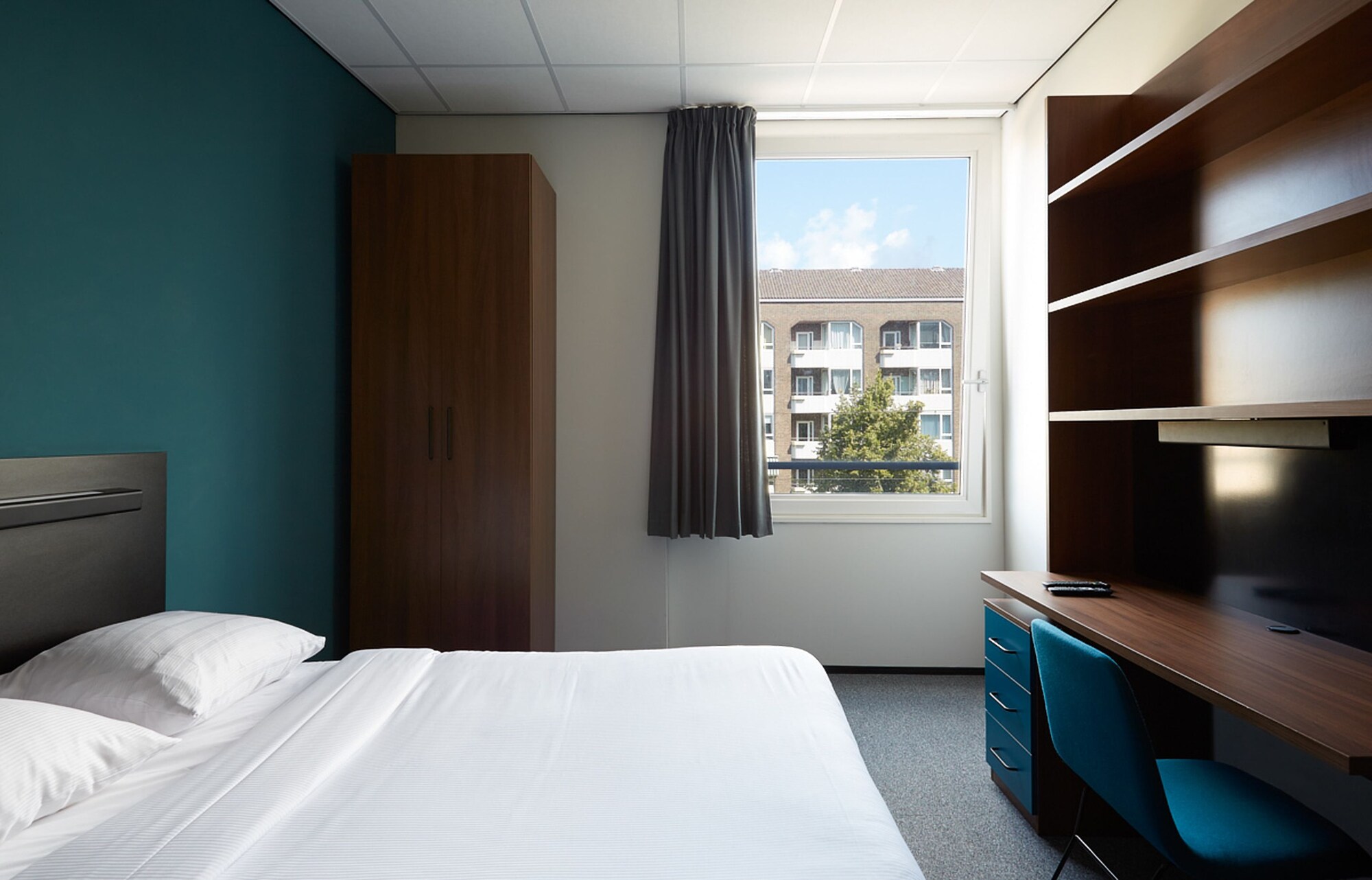 DELUXE, DOUBLE BED