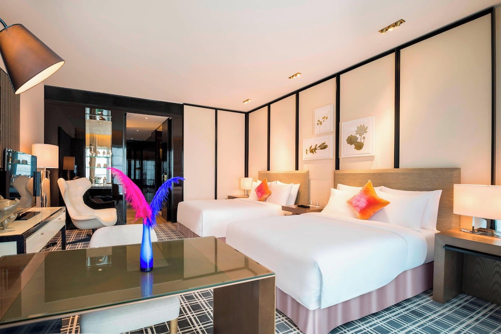 Spectacular, 2 Double Beds, City View