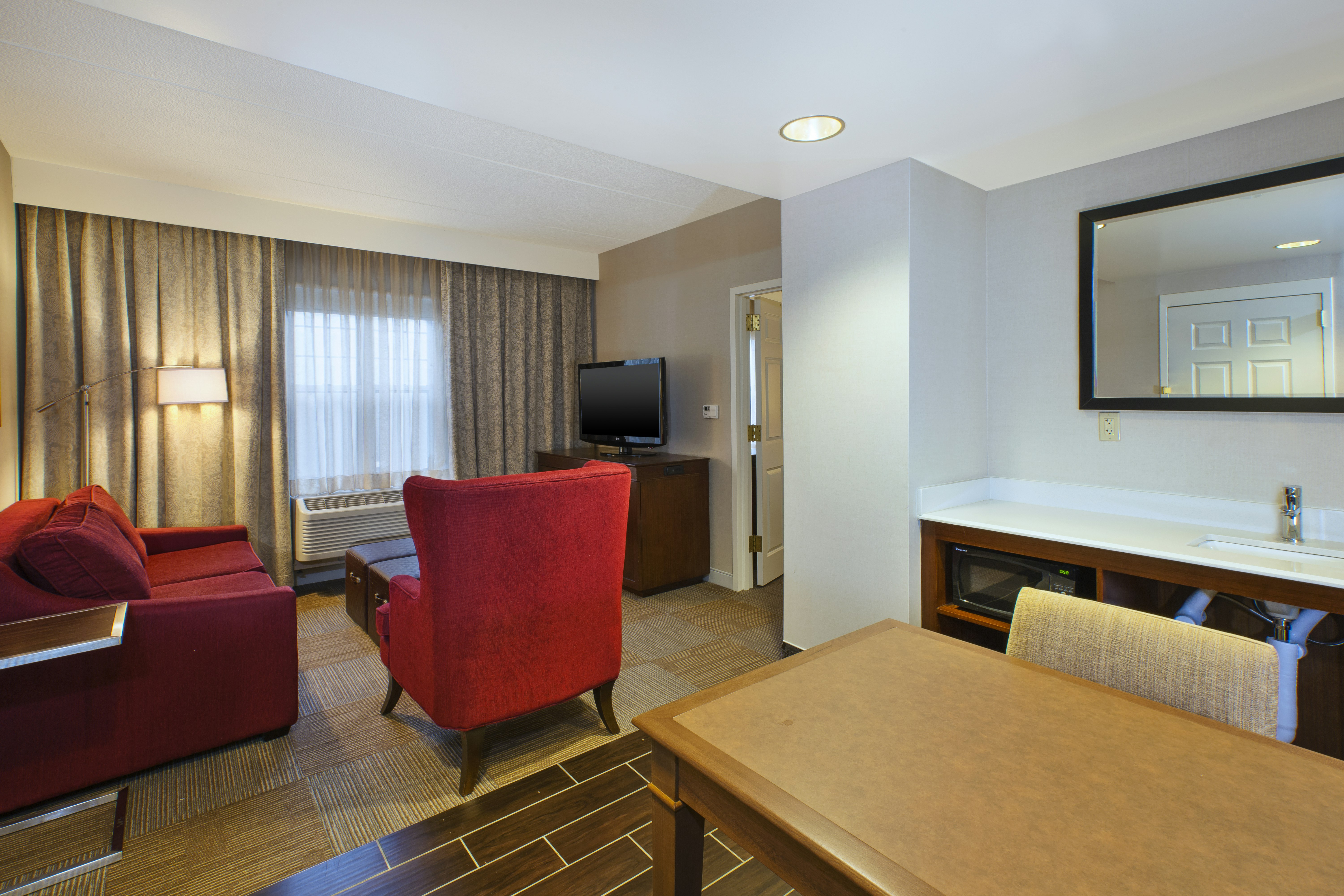 Hampton Inn Suites Providencew 30/42