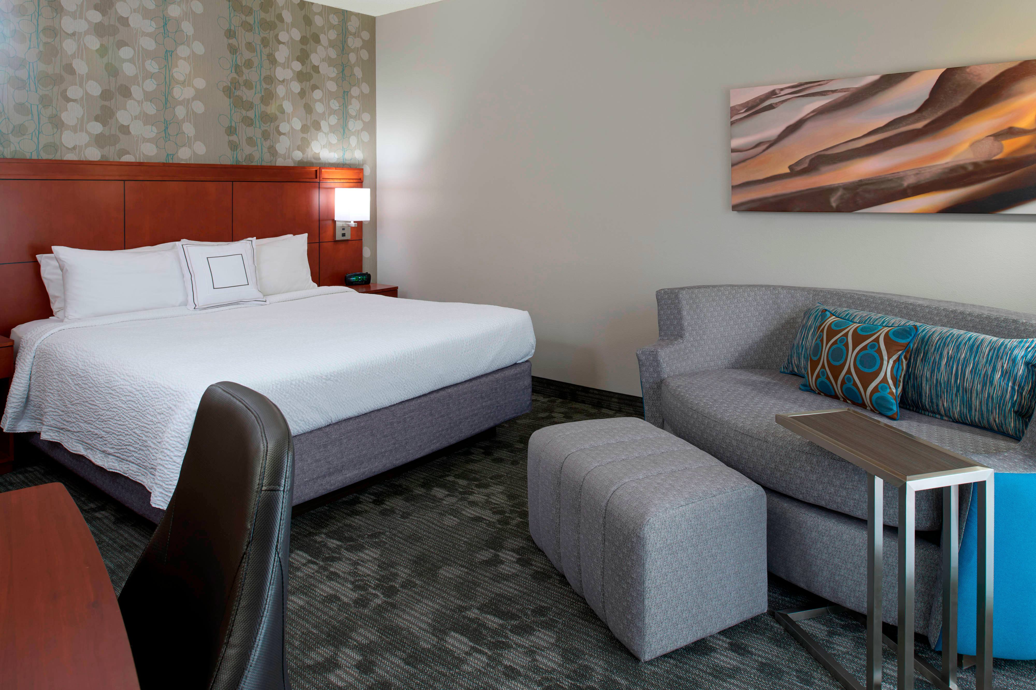 DELUXE, KING BED
