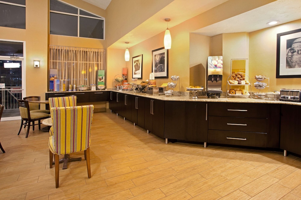 Hampton Inn Suites Cleveland Independence 31/40