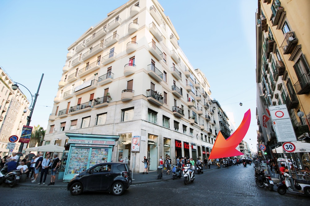 Piazza Carita 33/49