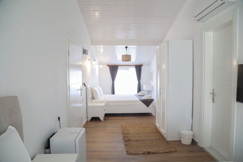 Alacati Londia Hotel 12/27