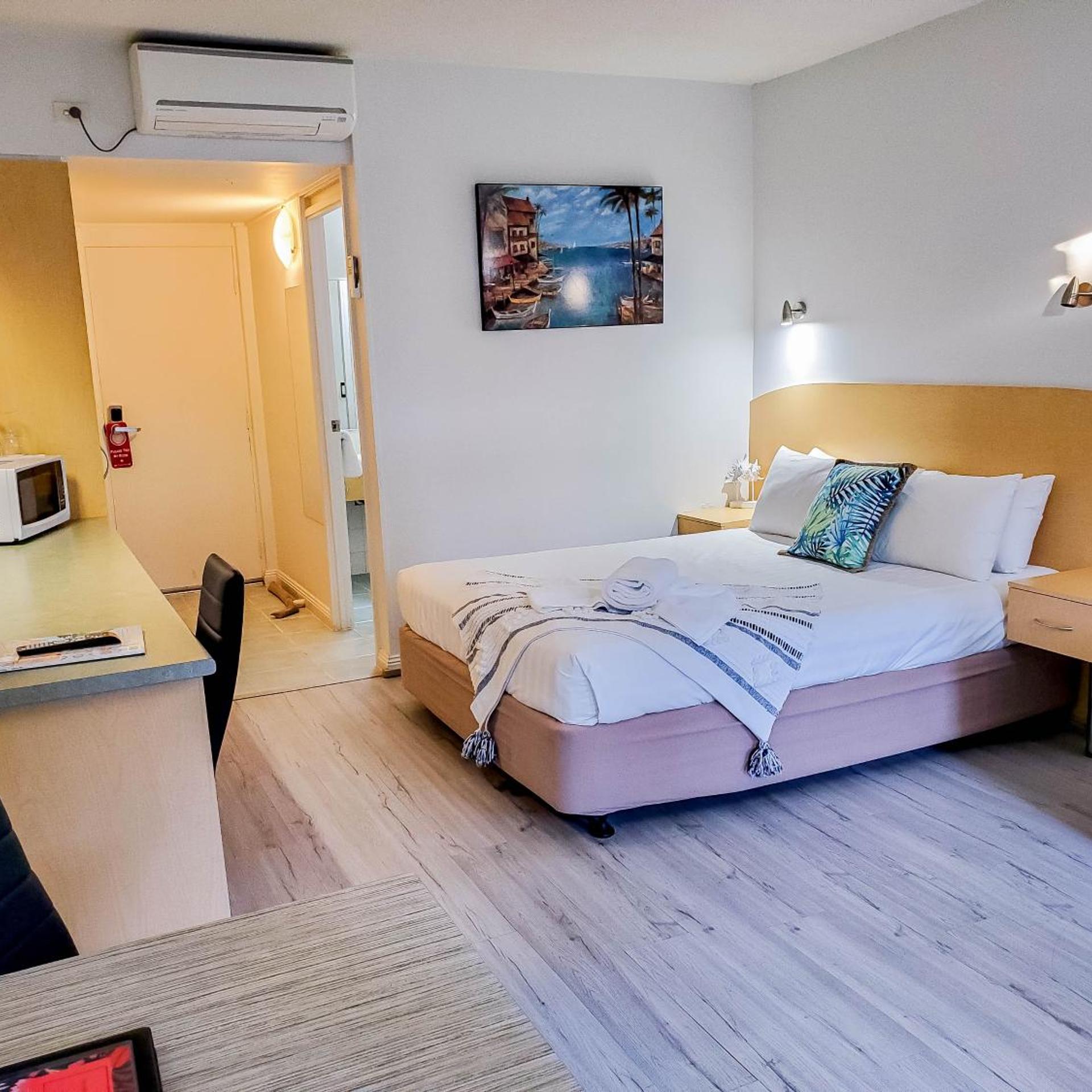 Sandors Motor Inn 11/50