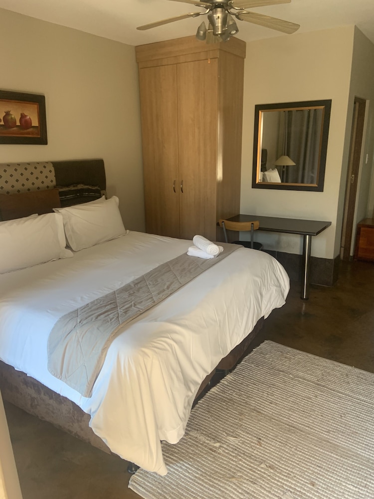 Africa Footprints Guest House 7/21