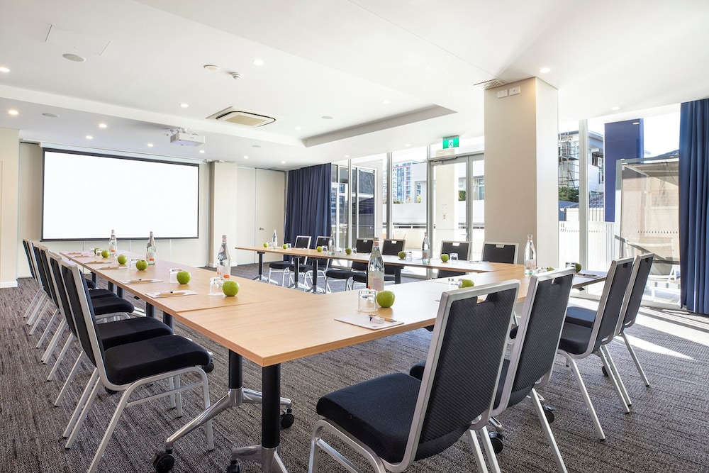 Sage Hotel Wollongong 63/75