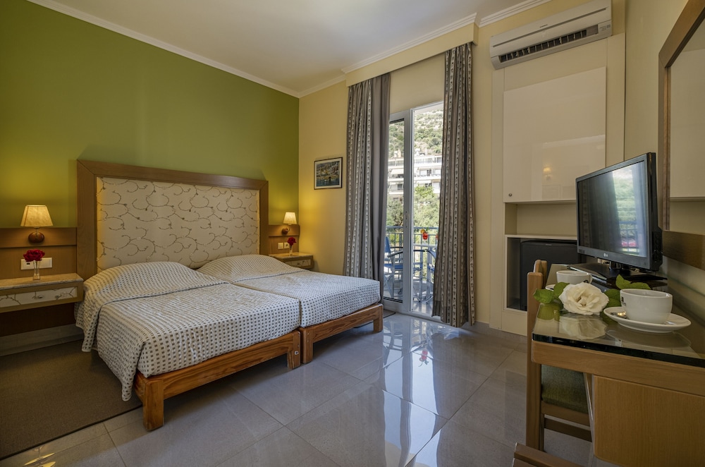 Dolphin Hotel 16/56