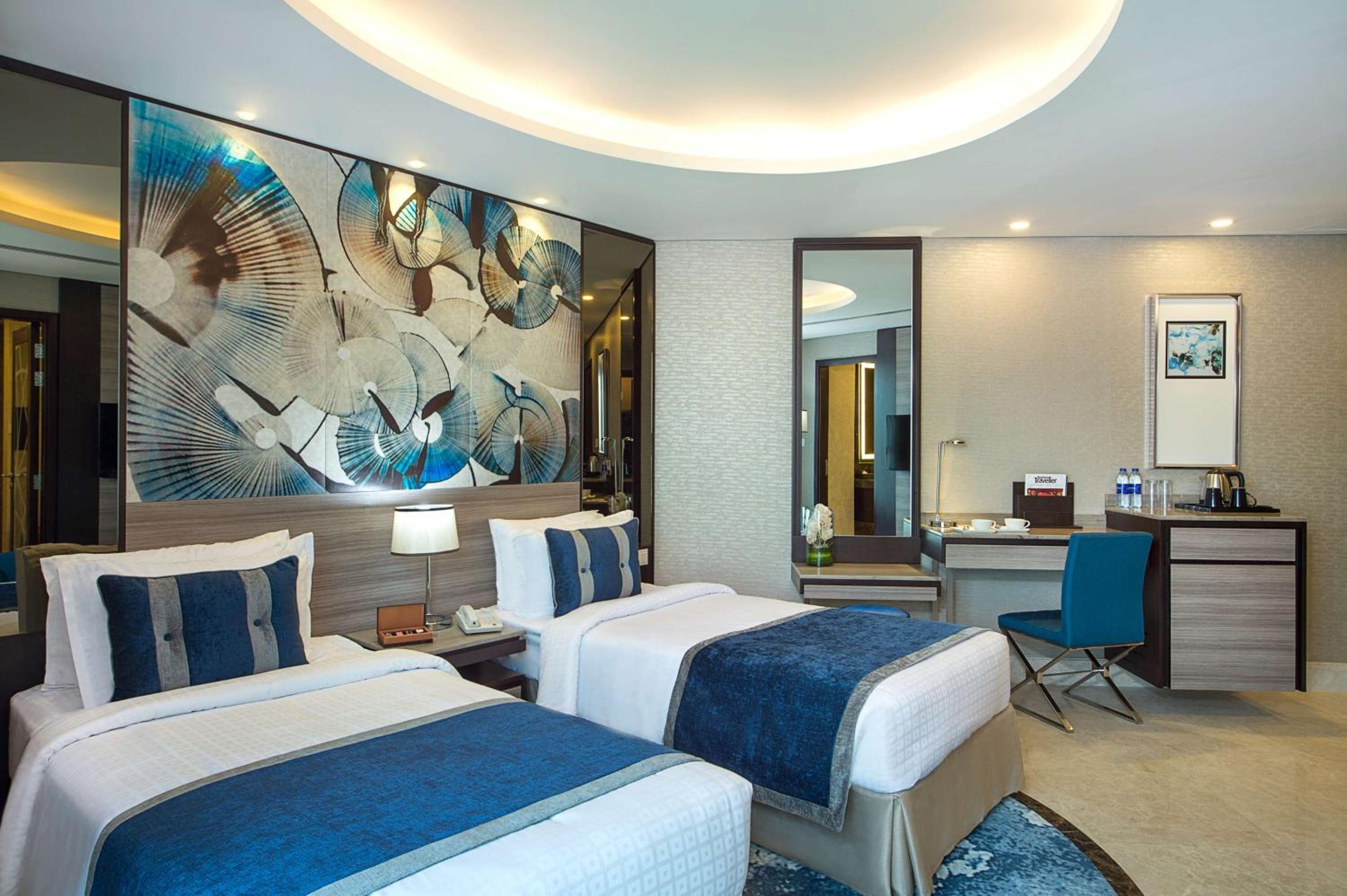SUPERIOR ROOM