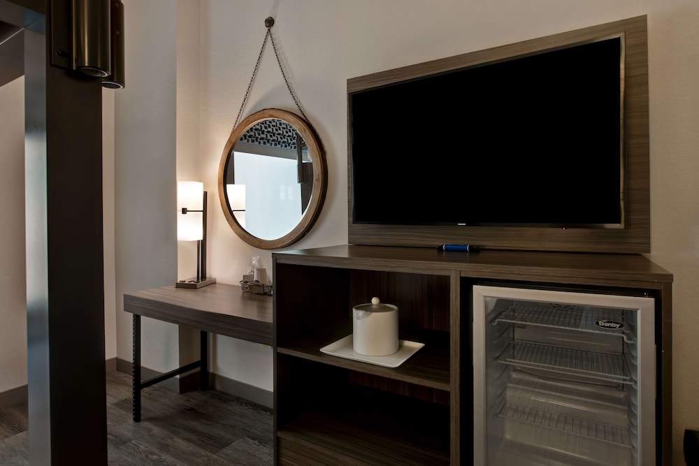 Hampton Inn & Suites San Antonio Riverwalk 55/77