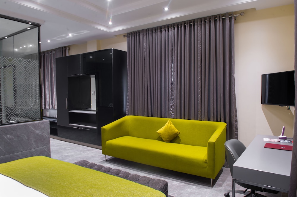 Francis Hotel 15/28