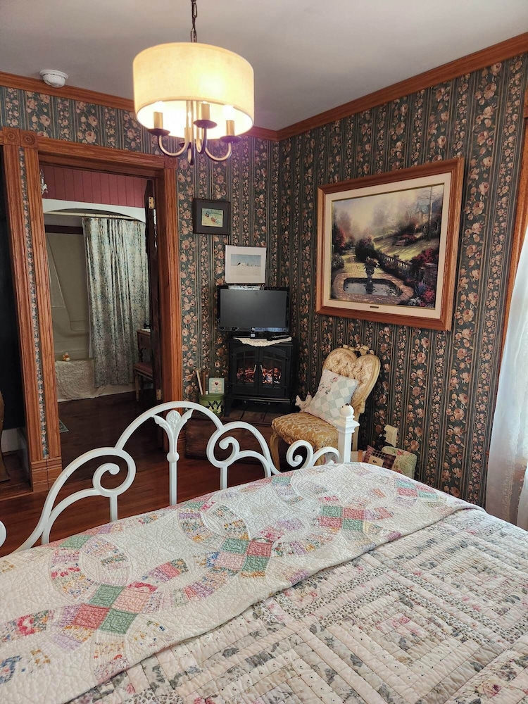 Applesauce Inn Bed and Breakfast 16/22