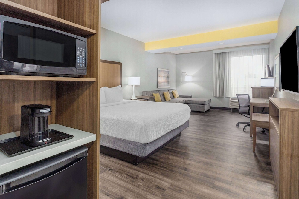 استوديو بسرير كينج، La Quinta Inn and Suites by Wyndham Valdosta 2/4
