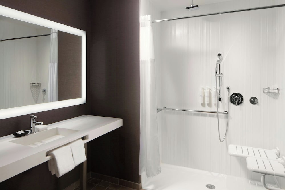 AC Hotel by Marriott Reston 34/36