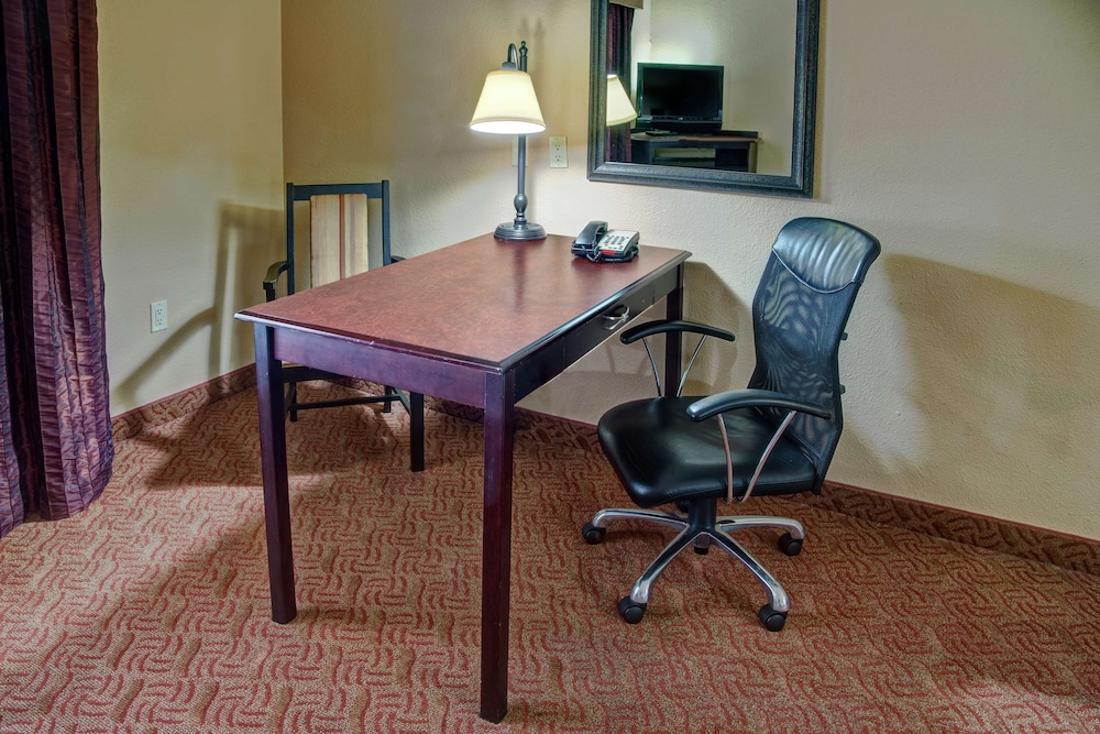 Hampton Inn and Suites Corsicana 48/62