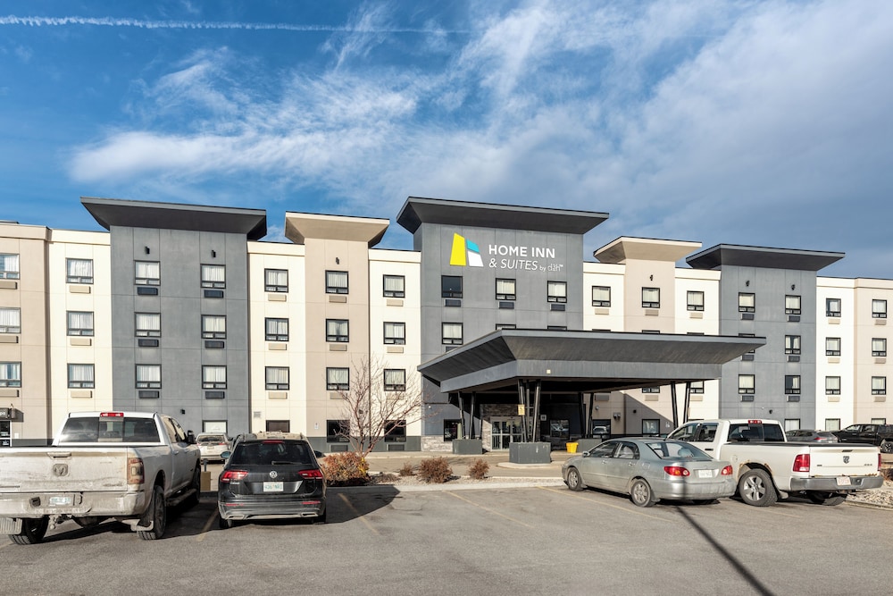 Home Inn and Suites Regina Airport 66/68