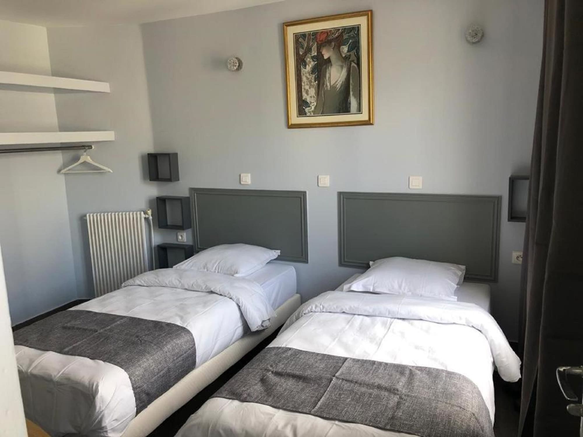 ROOM, TWIN BEDS