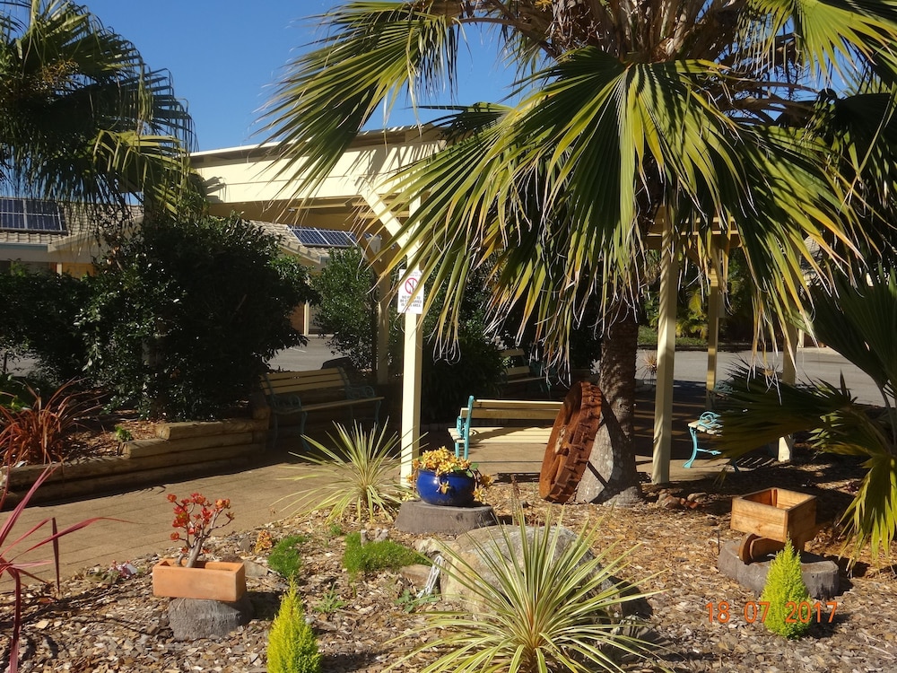 FORSTER PALMS MOTEL 14/50