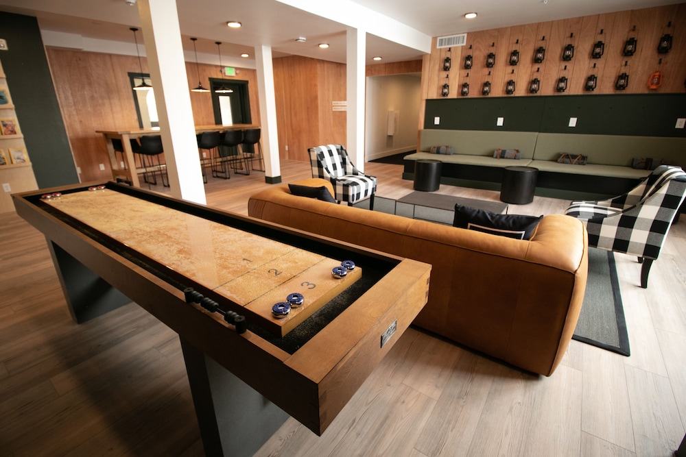 LOGE Leavenworth Downtown 5/50