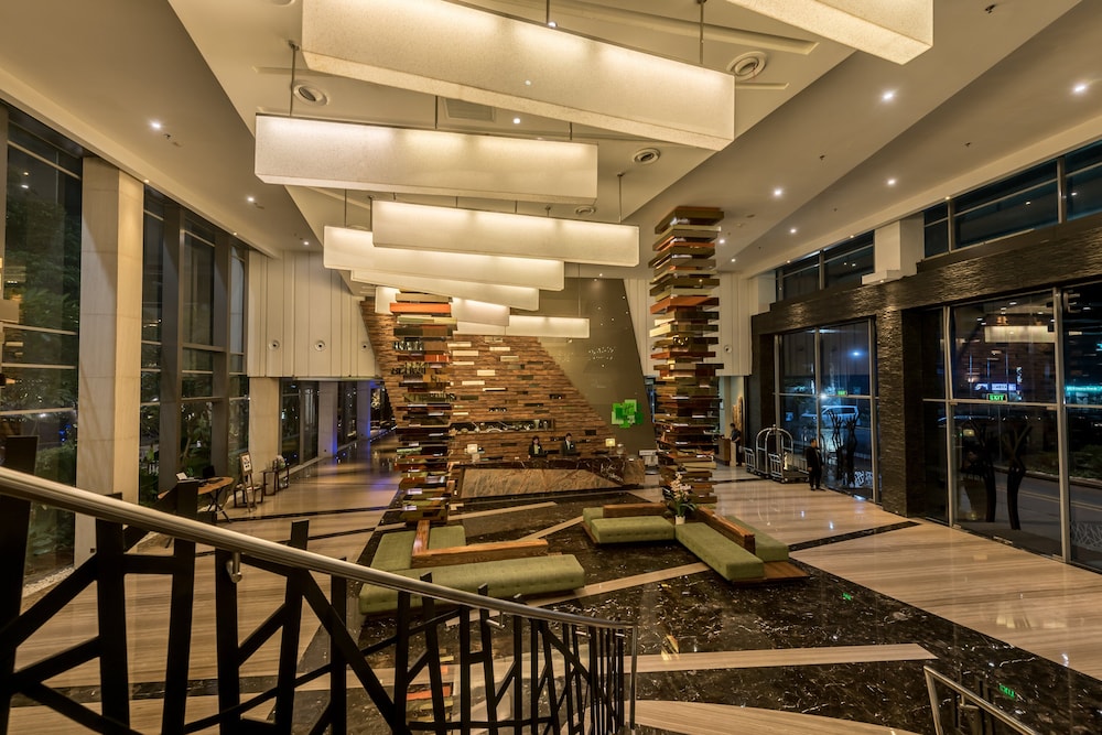 Holiday Inn Cikarang Jababeka 36/54