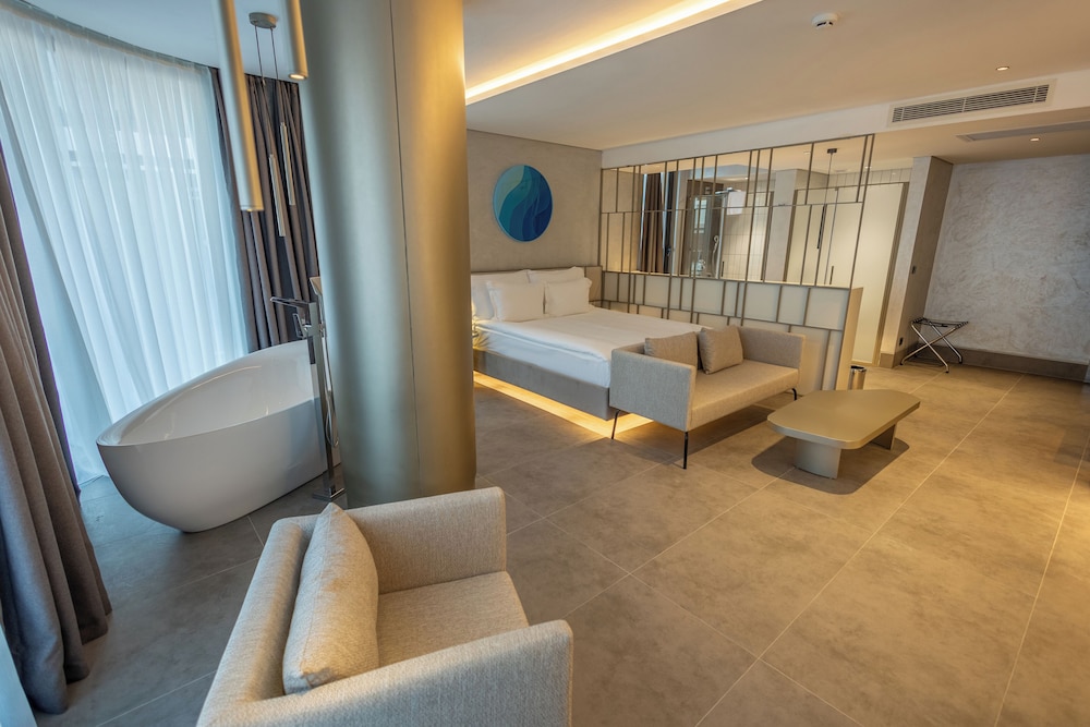 FOUR HILLS HOTEL 28/37