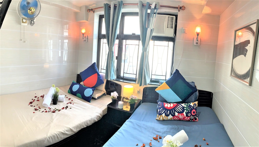DELUXE, TWIN BEDS