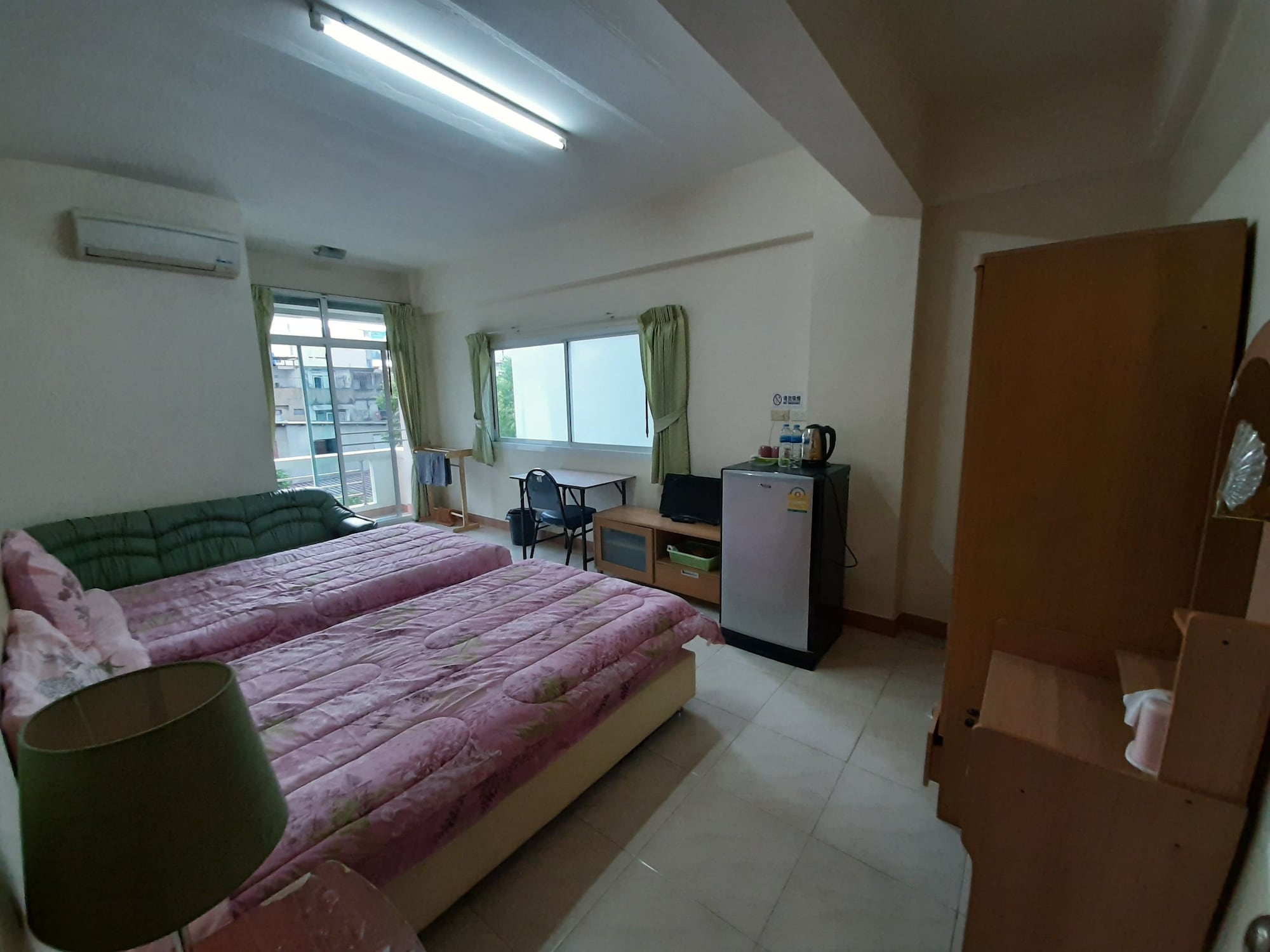 ROOM, TRIPLE