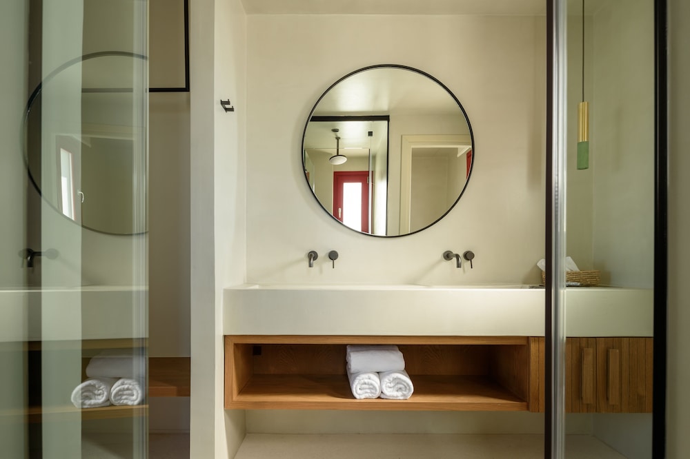 Potnia Theron Suites 79/79