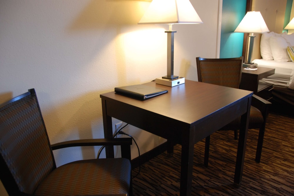 Best Western Baraboo Inn 24/32