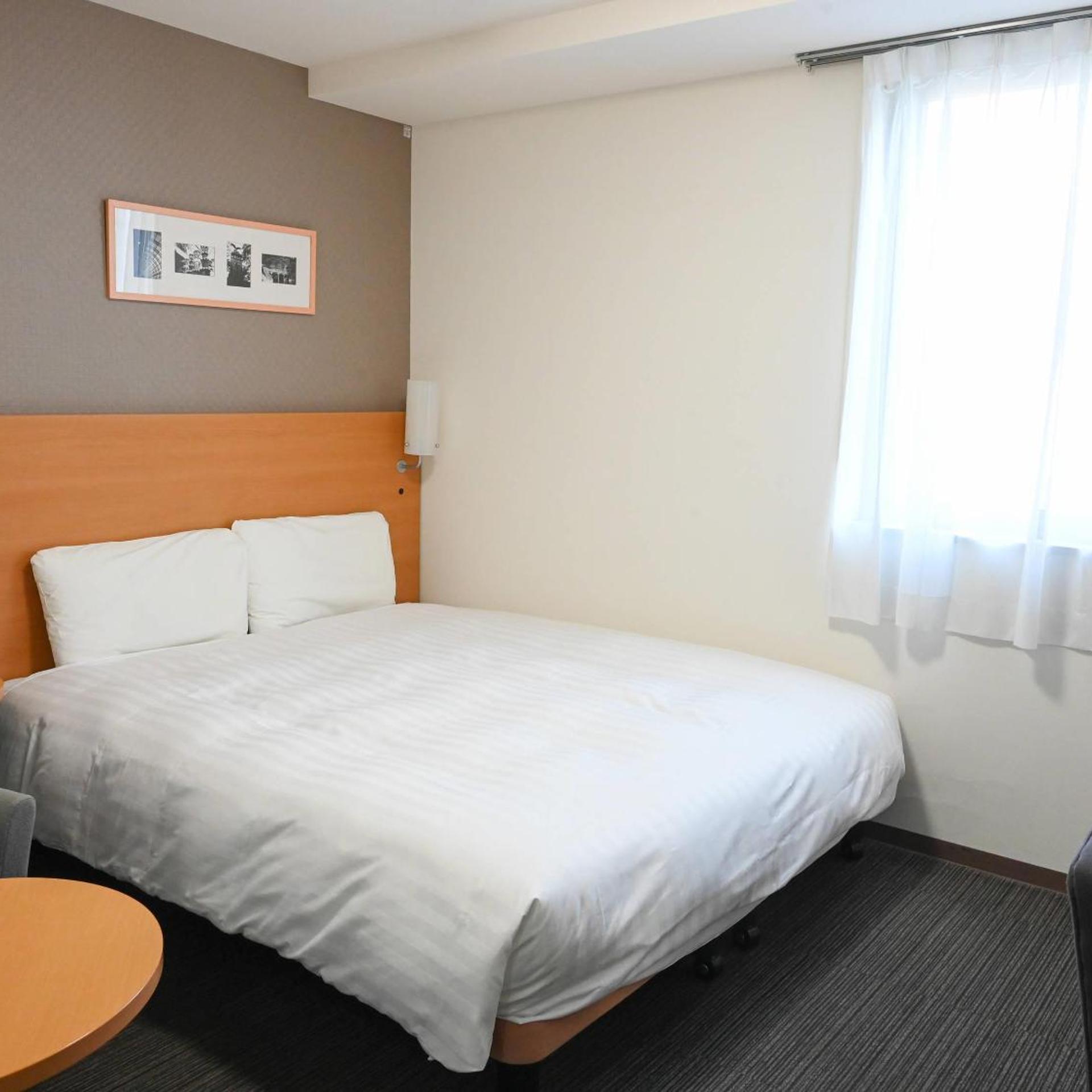 ROOM, QUEEN BED