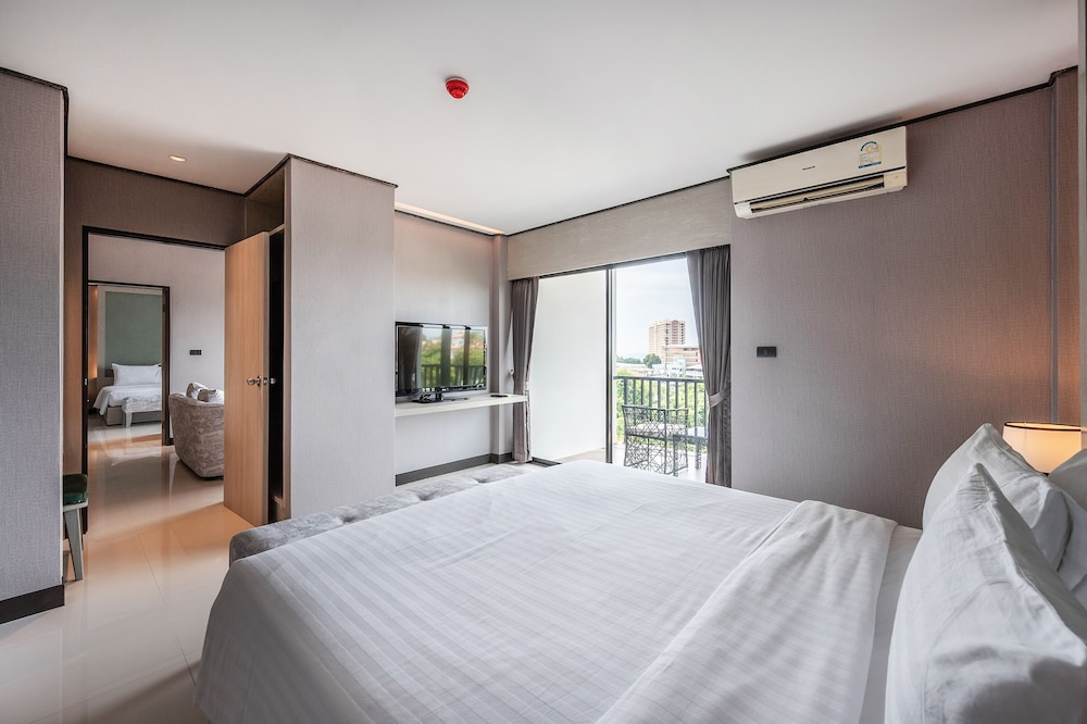 Manhattan Pattaya Hotel 10/50