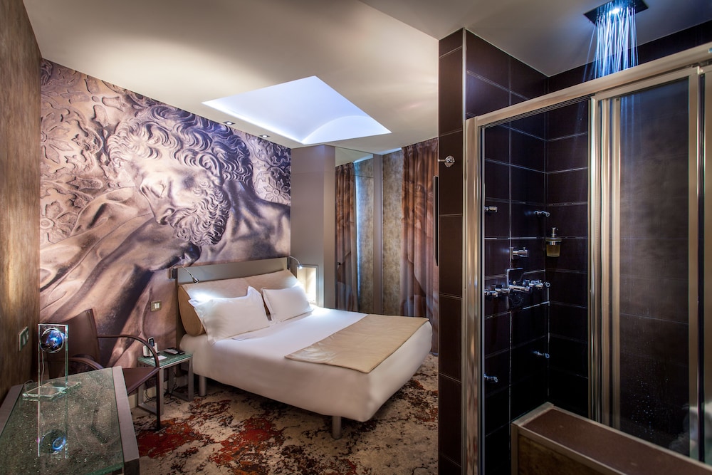 Apostrophe Hotel 25/45