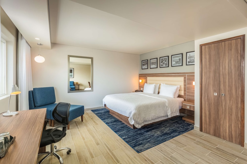 Hampton Inn by Hilton Tijuana 31/80
