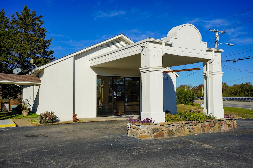 Sunset Inn Clarksville 4/44