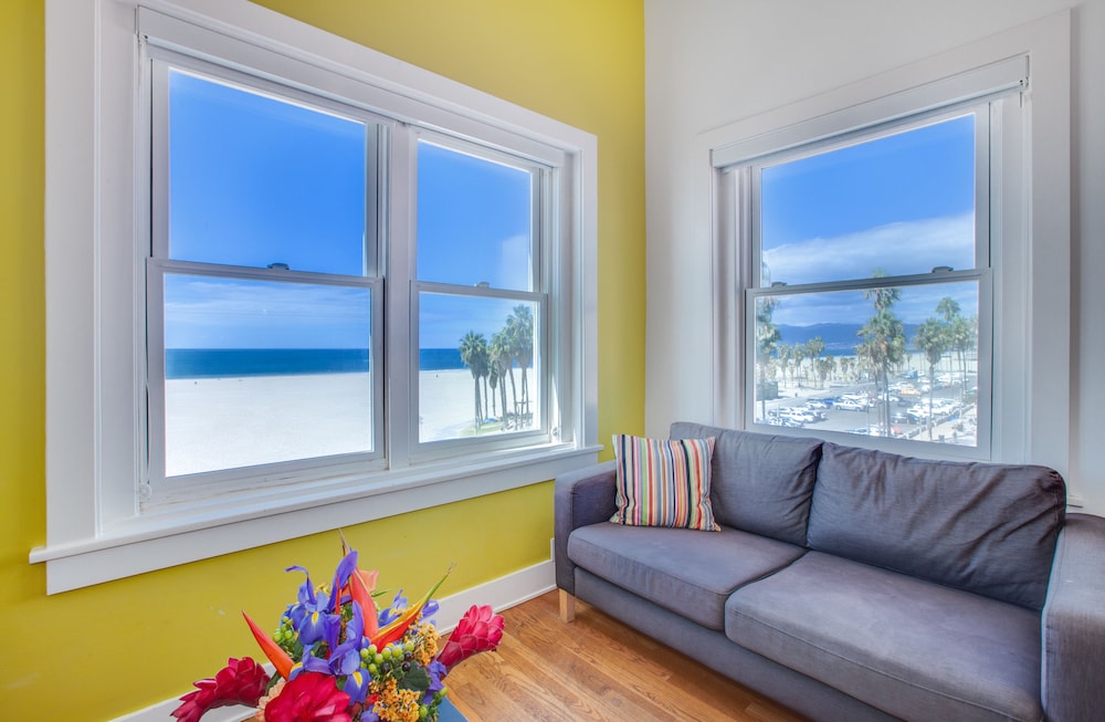 Venice Suites 34/68