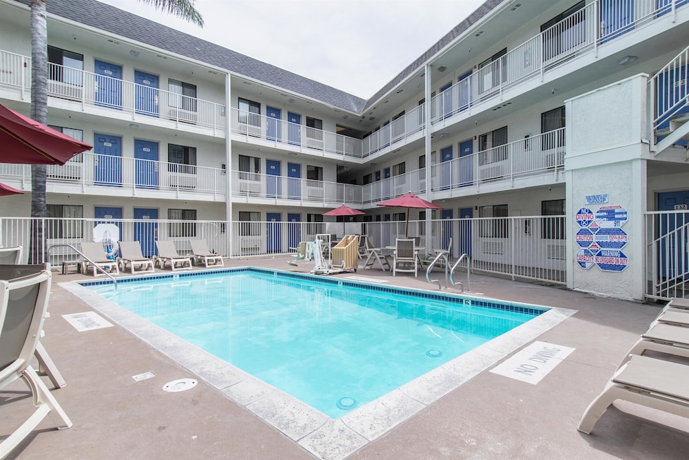 Motel6 Buena Park, CA - Knotts Berry Farm - Disneyland 29/34
