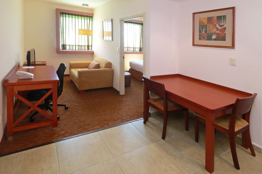 Staybridge Suites Queretaro 61/75