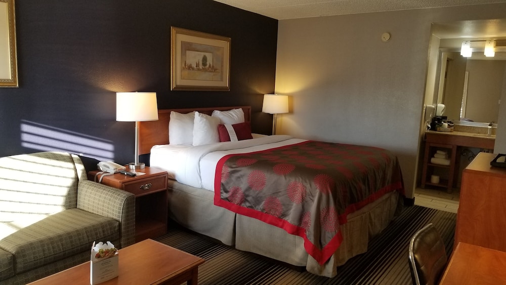 Travelodge by Wyndham Pueblo 11/25