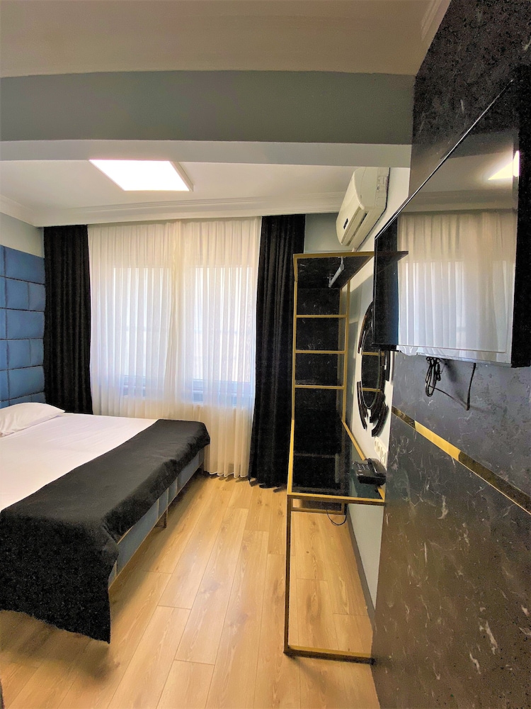 Orange Airport Hotel 13/45