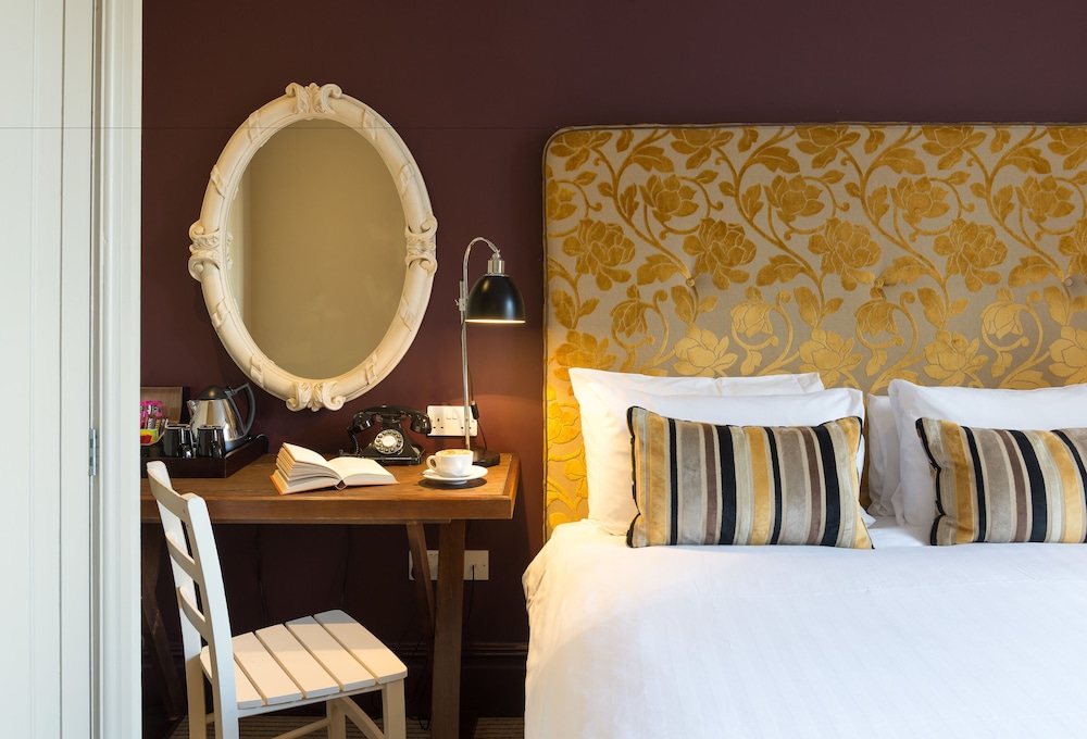 The Crown Manor House Hotel 32/42